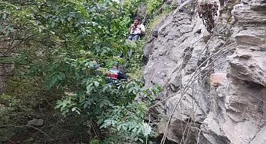 Erzurum'da feci olay! Ot biçerken uçurumdan düştü