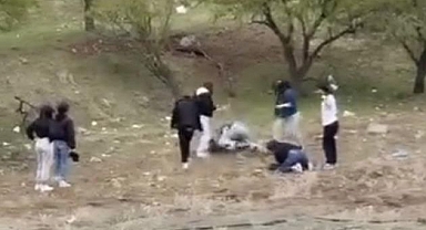 Genç kızların tekme tokat kavgası pes dedirtti