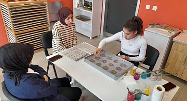 Gençlere 'Ebru ve El Sanatları Kursu'