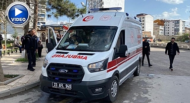 Husumetlisini caddenin ortasında bıçakladı!