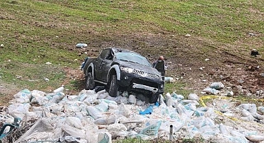 Kamyonet şarampole yuvarlandı: 2 yaralı   