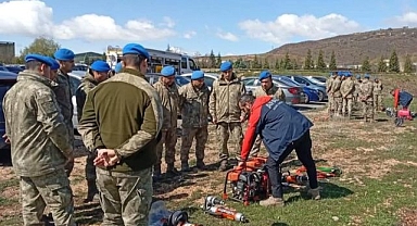 Komando personeline arama kurtarma eğitimi