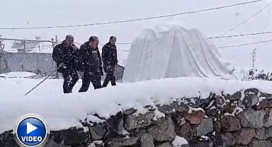 Köylüler güne kar yağışıyla uyandı