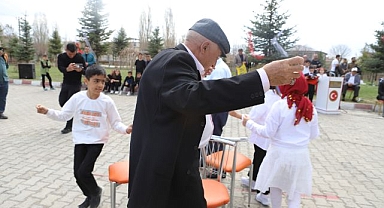 Kuşaklar arası sevgi buluşması