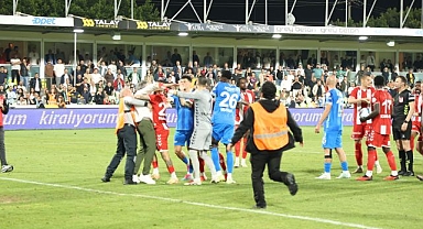 Maçın son dakikalarında gergin anlar