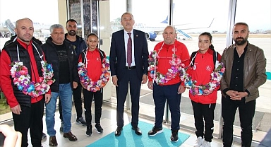 Madalyayla dönen sporculara renkli karşılama
