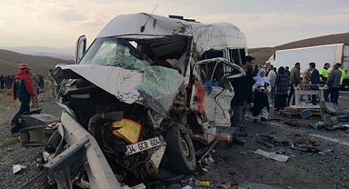 Katliam gibi kazada can pazarı! 7 ölü ,12 yaralı