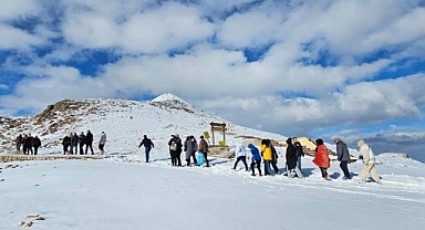 Nisan ayında turistlere kar sürprizi