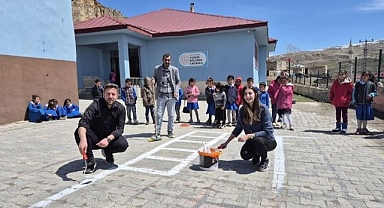 Öğretmenlerden renkli dokunuş