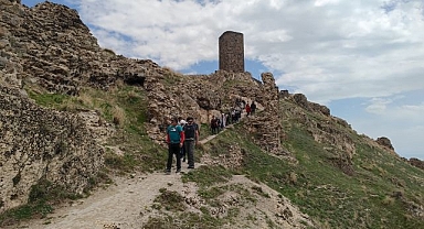 Öğretmenlerden tarihi yürüyüş