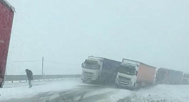 Onlarca tır tipide mahsur kaldı