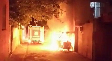 Park halindeki motosiklet alev aldı