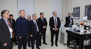 Rektör Hacımüftüoğlu ilaç endüstrisinin öncü isimleriyle buluştu