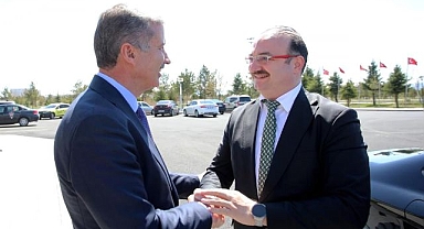 Rektör Hacımüftüoğlu'ndan mevkidaşına ziyaret