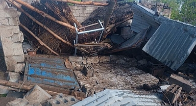 Sağanak yağış yıkıma neden oldu