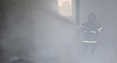 Samanlıkta çıkan yangın yürekleri ağza getirdi