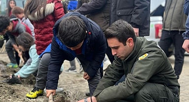 Şehit ailesiyle yeşil vatan için ağaç diktiler   