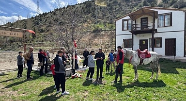 Şehit yakınları için at binme ve ok atma etkinliği