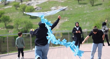 Uçurtma şenliğinde renkli görüntüler oluştu