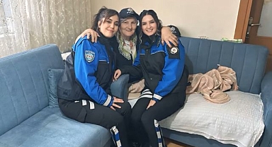 Yaşlı kadına polislerden sürpriz