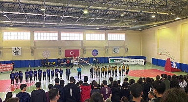 Yeşilay voleybol turnuvası düzenledi