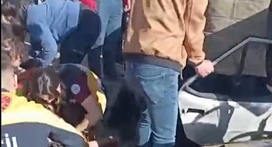 Zırhlı polis aracıyla çarpıştılar