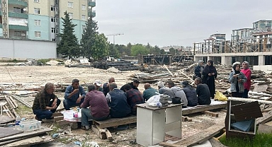 1 Mayıs dolayısıyla inşaat işçilerine yemek ikramı