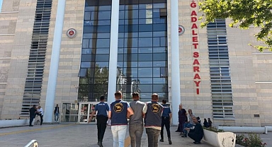 10 eve girip hırsızlık yaptılar