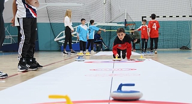 45 takım Floor Curling müsabakalarında buluştu