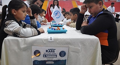 Yüzlerce öğrenci şampiyonluk için yarıştı
