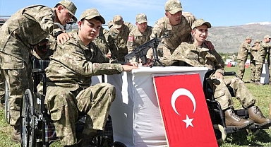 54 engelli bir günlük askerlik sevinci yaşadı