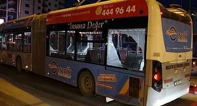 Aynı yöne giden araçlar çarpıştı