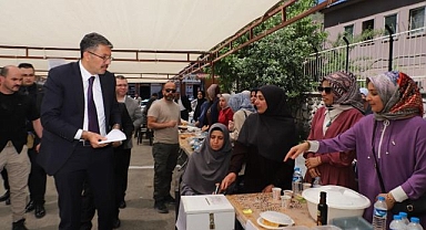 Cami yararına hayır çarşısı kuruldu