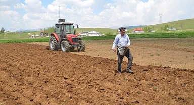 Çiftçilerin ekim mesaisi başladı