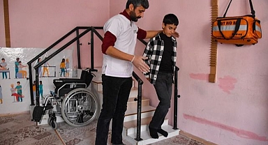 Çizgi filmden etkilenip camdan atlamıştı: Tedaviyle yürümeye başladı