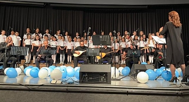 Huzurlarınızda çocuk korosu