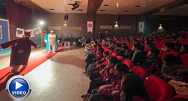 Çocuklar ilk defa tiyatroyla buluştu