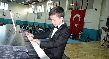 Çocuklar müzikteki yeteneklerini sergiledi