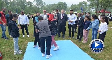 Çocuklar şenlikte gönüllerince eğlendi