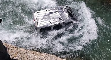 Dereye düşen araçta can pazarı