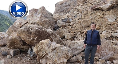 Dev kayalar yolu ulaşıma kapattı