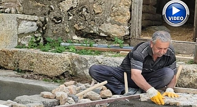 Ekmeğini 45 yıldır taştan çıkarıyor