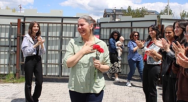Emekli öğretmene sürpriz veda