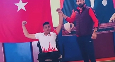 Engelleri bileğiyle aştı