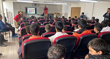 Erzurum'da polislerden gençlere eğitim