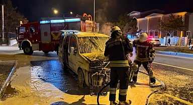 Erzurum'da seyir halindeki araç alev aldı