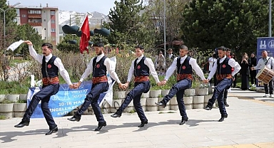 Erzurum'da şölen havasında kutlama