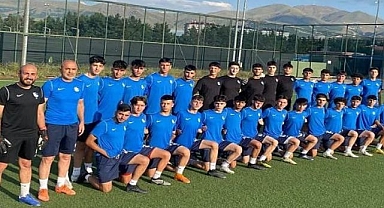 Erzurumspor'un U19 takımı sahaya indi