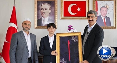 Ezan okuma yarışmasında dereceye girdi, ödülünü Filistin'e bağışladı