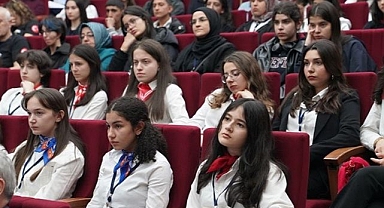 Fen Lisesi Öğrencileri sempozyumda buluştu